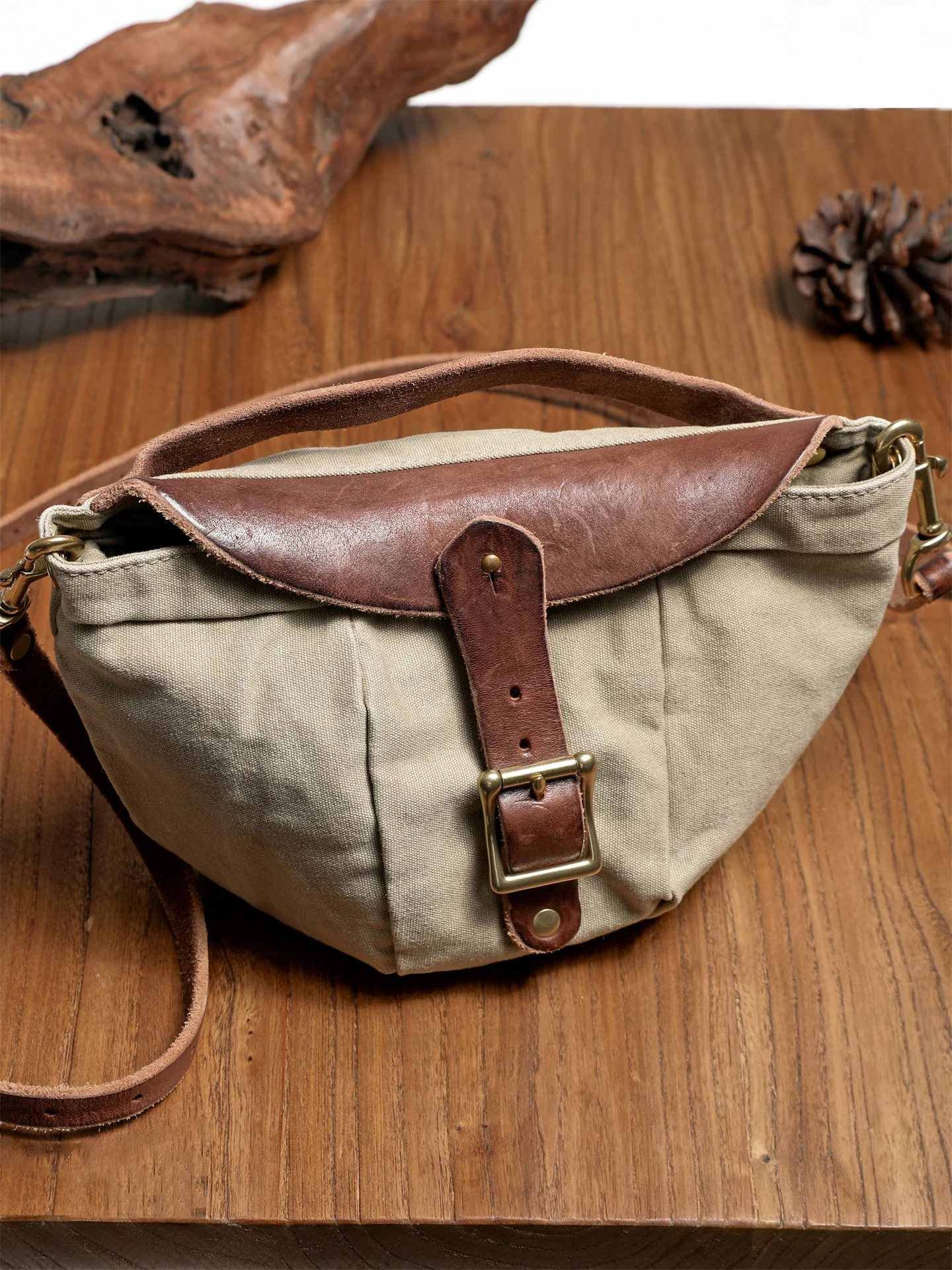 

Retro American Military Sle Canvas Men's Crossbody Bag with Chest Strap Motorcycle Bag Workwear Single oulder Bag