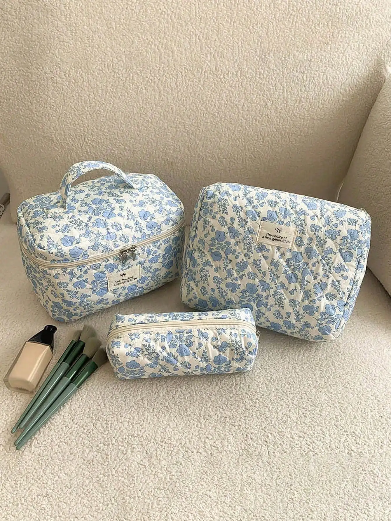 

3-Piece Quilted Floral Cosmetic Bag Set - Blue Print, Large Capacity Travel Organizer for Makeup & Toiletries