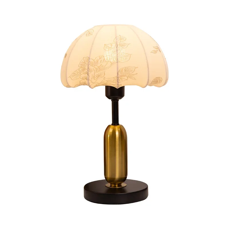 

Retro , bedroom silk night light, medieval simplicity, modern high-end feeling, American decoration atmosphere, bedside lamp