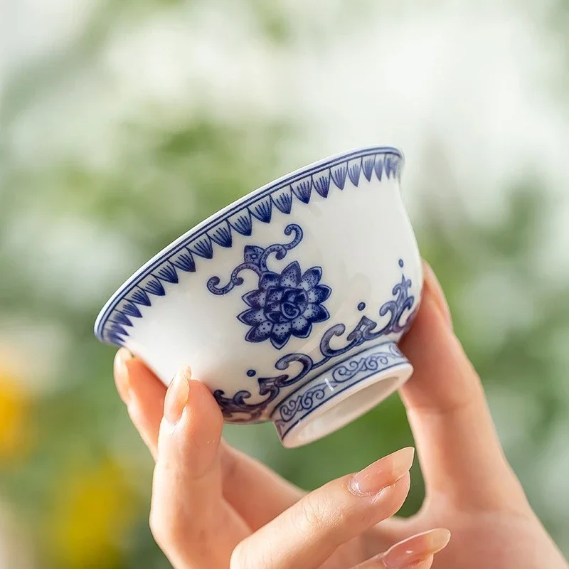 Jingdezhen Blue-and-white Lotus Treasure Gaiwan High-end Hand Presser Cup Master Cup Personal Ceramic Kung Fu TeaCup Collection