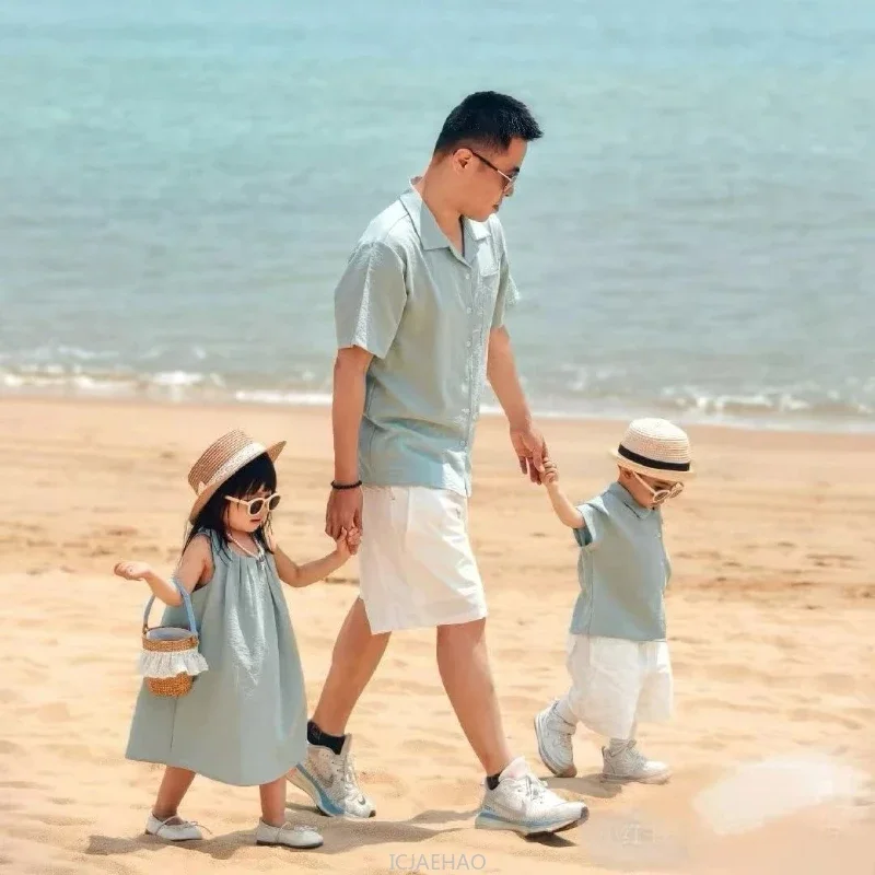 

2025 Family Couple Holiday Girl Dresses Sleeveless Dad Son Shirts Korean Parent-Child Clothes Brother Sister Held Mom