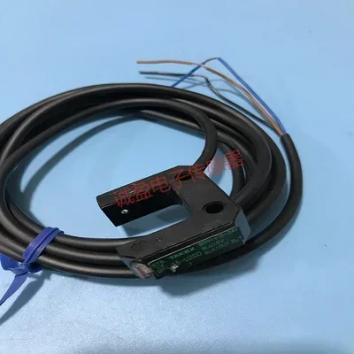 

Фотоэлектрический датчик слот-типа AS-U20D