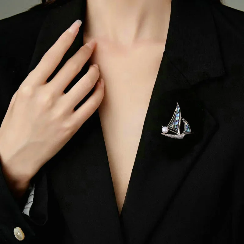 Exquisite Rhinestone Sailboat Brooches For Women Men Luxury Alloy Shell Brooch Creative Corsage Gifts