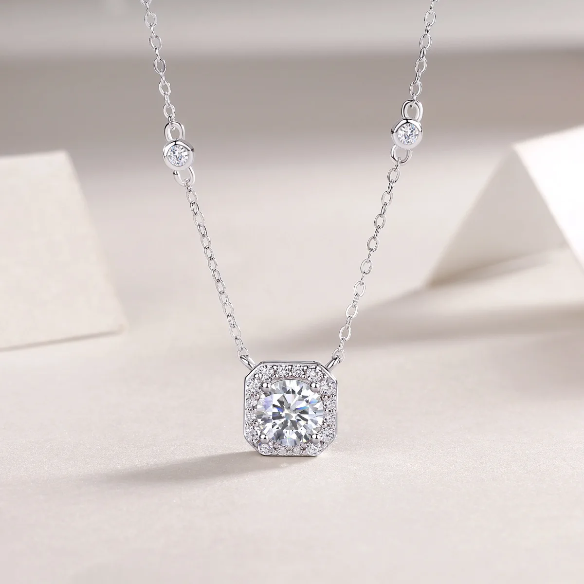 

Fashion Trendy Luxury Classic Moissanite Design 1Ct Square Necklace For Charm Women s925 Silver Party Jewelry Gifts