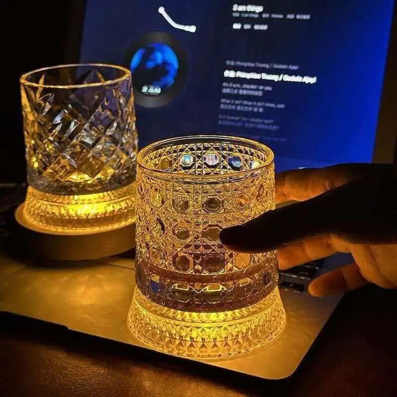 verre-a-whisky-rotatif-lumineux-en-cristal-design-esthetique-pour-usage-domestique-verre-a-vin-rouge-tasse-anti-stress-tendance-internet-nouveaute-de-l'annee
