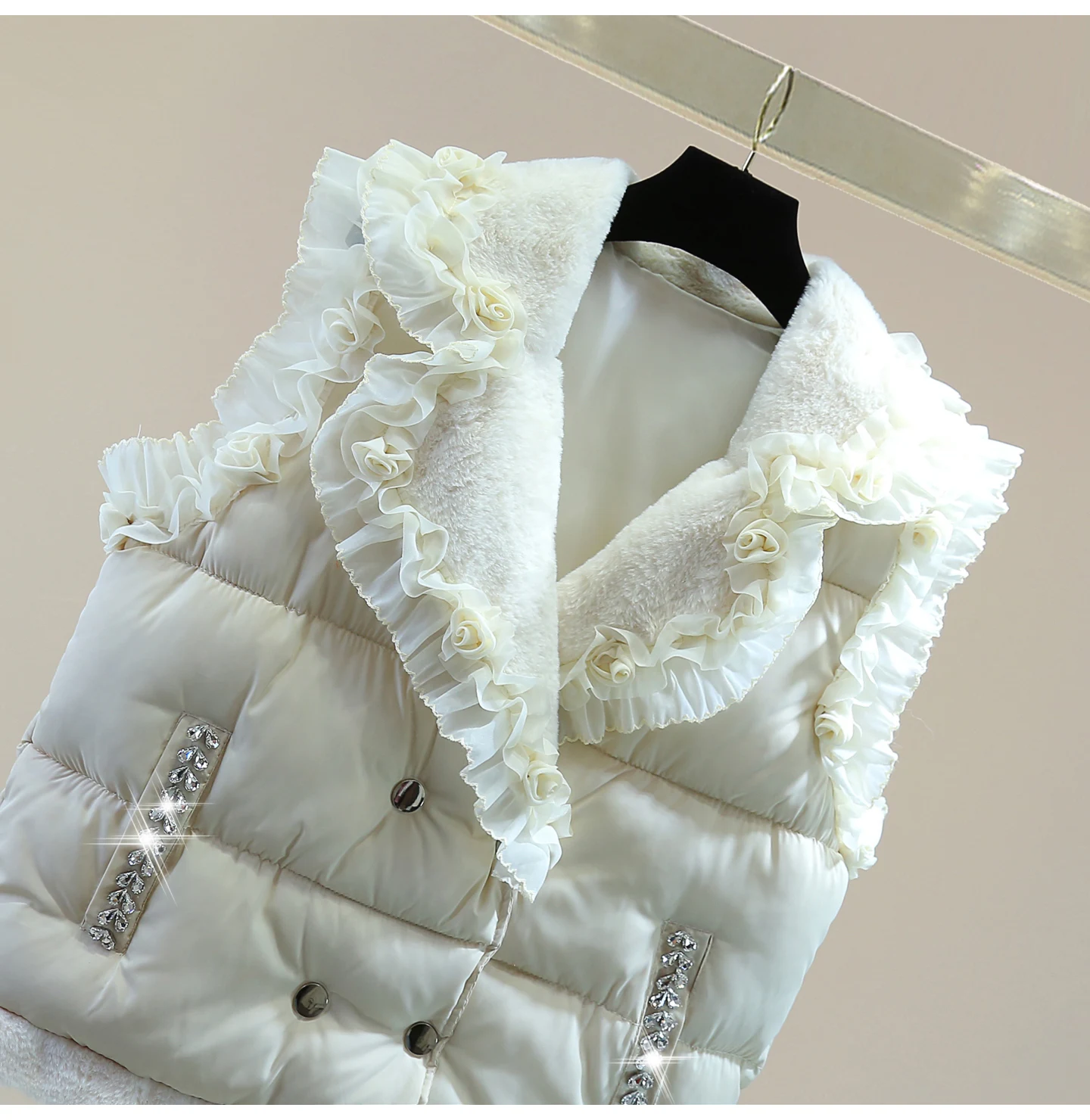 Ruffled Edge Fleece-Lined Sleeveless Cotton Jacket 2025 Autumn Winter Slimming Heavy Craft Flower Embellished Quilted Vest Lady