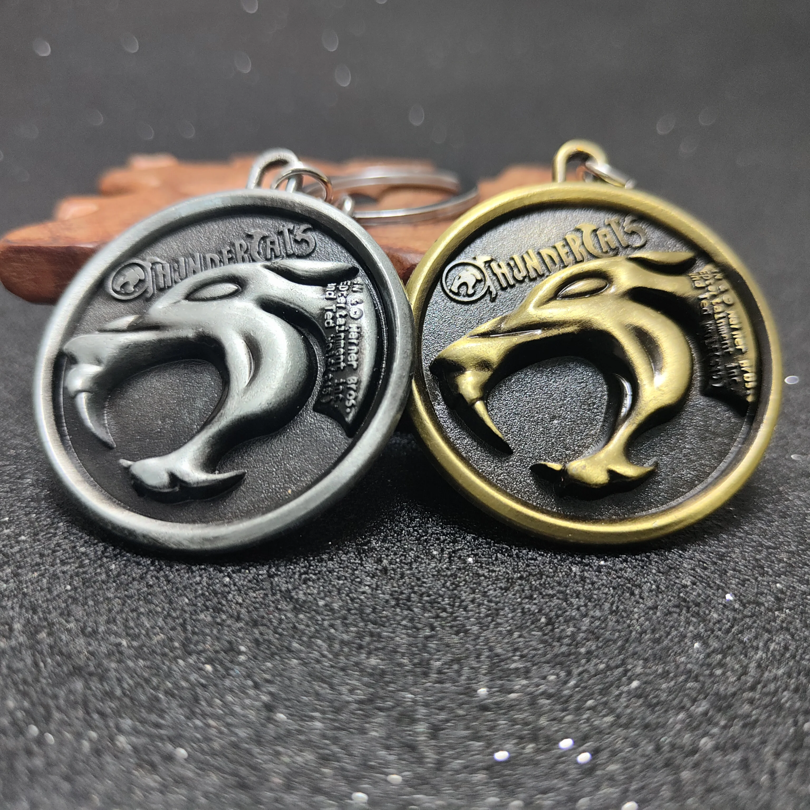 Anime Surroundings Thundercats Necklace Round Alloy Red Thunder Cat Model Accessories Wholesale For Fans Jewelry