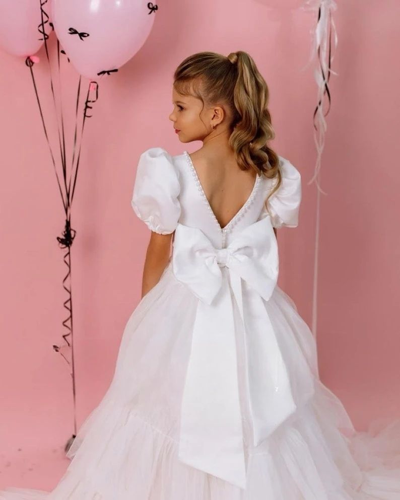فساتين فتاة صغيرة لوصيفة العروس من الساتان على شكل زهرة لؤلؤية فستان حفلات للأطفال الصغار مع ذيل تول فتاة فستان الأميرة للحفلات