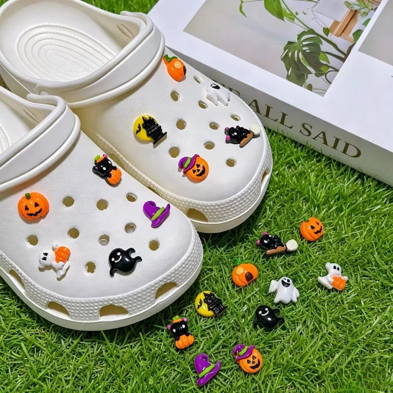 Whole Set Hot Sale DIY Hole Shoes Charms for Christmas Funny Handmade Charms Designer Quality Garden Shoe Decoration Girl Gift