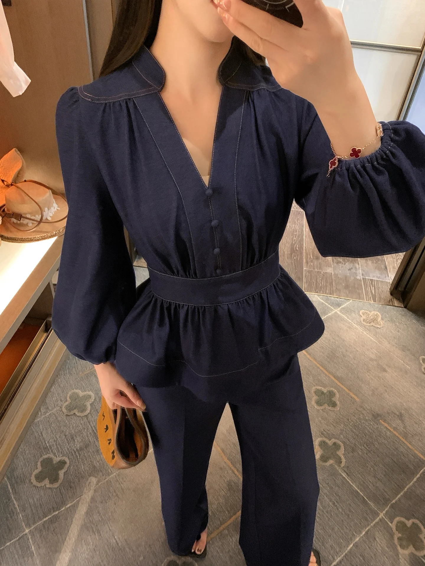 

Casual V-ne Waist-cinching Lantern Sve Denim irt for ort Women Spring 2026 French Sle Polyester Viscose Spandex Blend