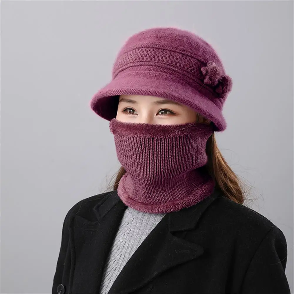 Conjunto de gorro y bufanda a prueba de viento para mujer, gorro de cubo de piel de conejo sintética con flores pequeñas, gorro de mamá de punto