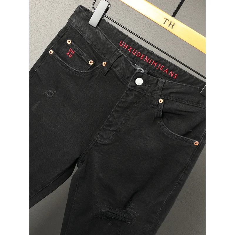 Pantalones vaqueros rasgados negros con diseño de letras bordadas para hombre, pantalones de pierna pequeña frescos para primavera y otoño