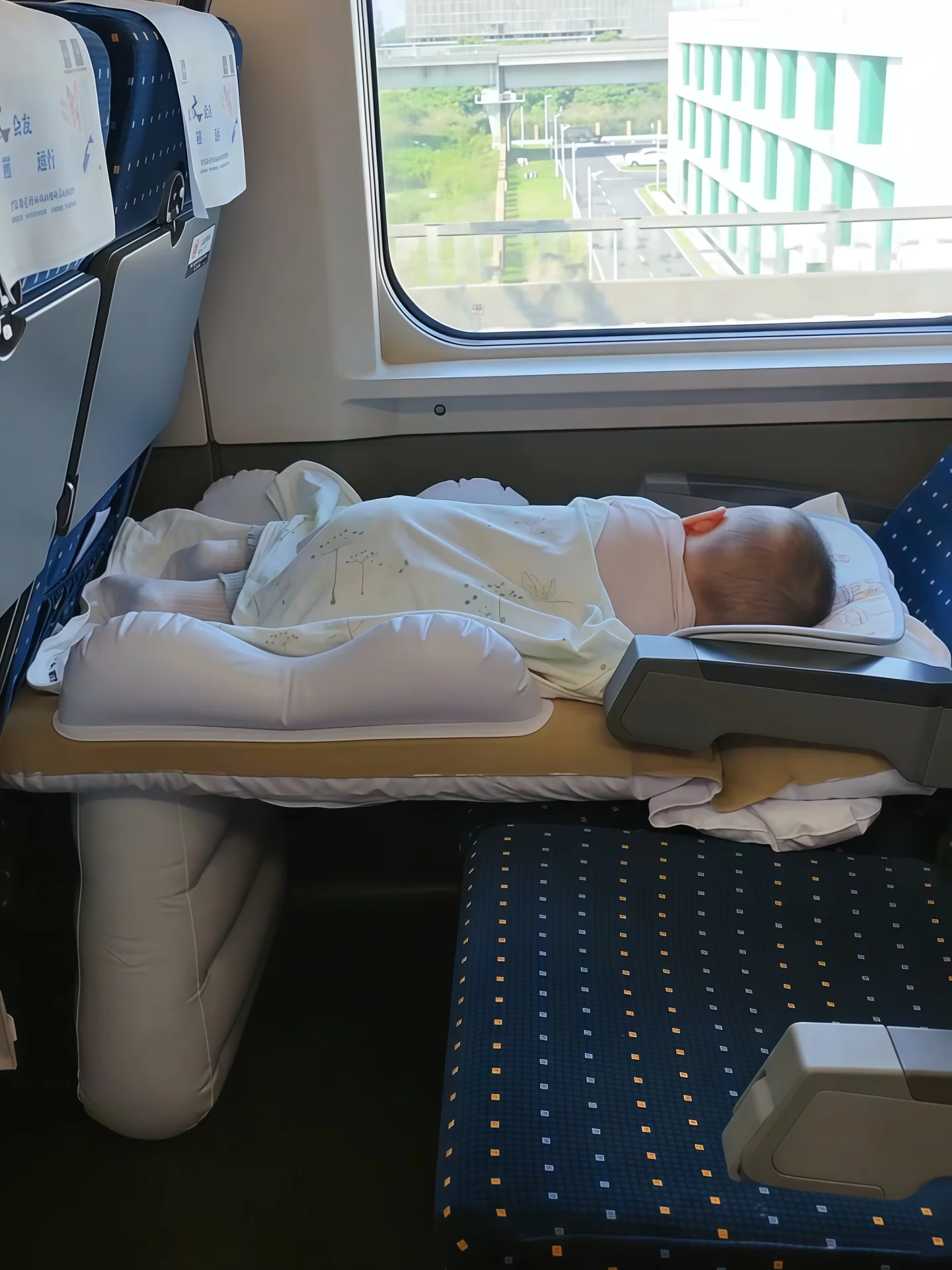 inflatable-baby-sleeping-mat-high-speed-train-long-distance-travel-carriage-plane-automobile-sleep-pad-comfortable-soft-material