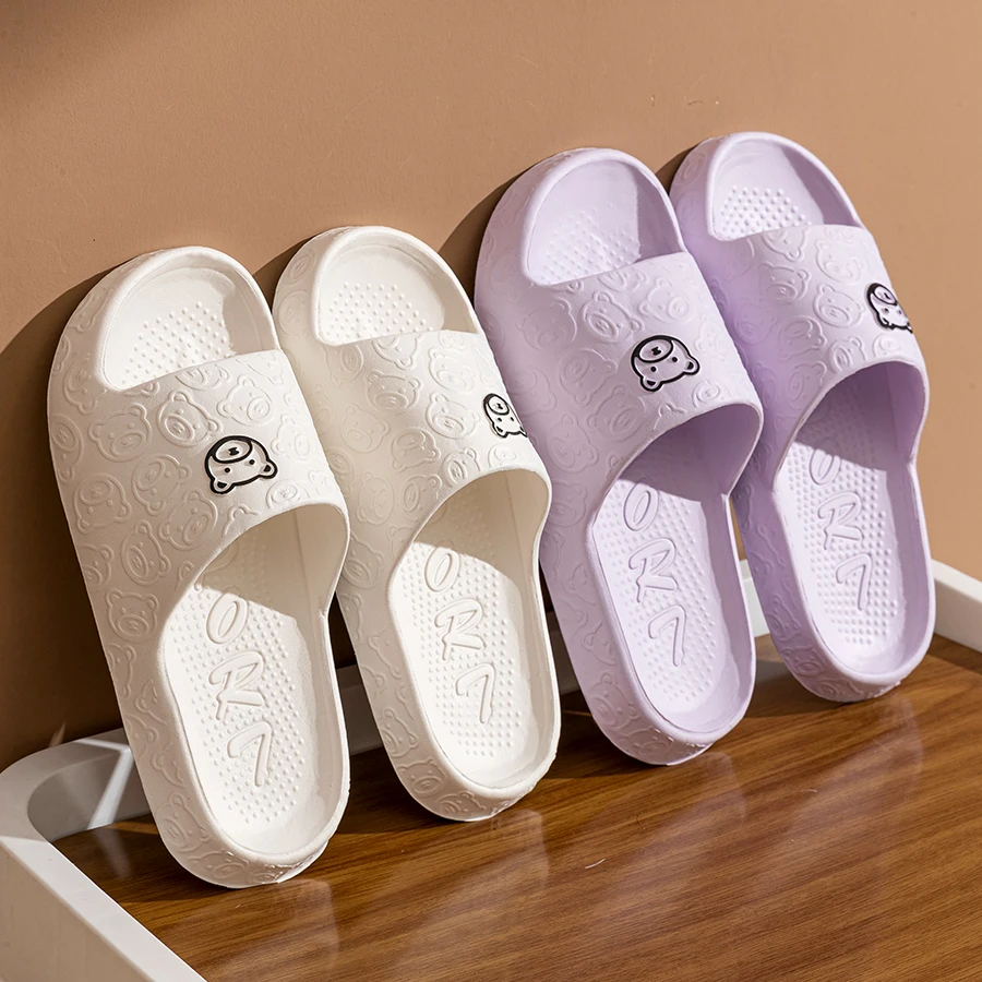 Chaussons pour femmes été impression ours mignon salle de bain intérieure anti-dérapant semelle souple Couple légèreté confortable hommes chaussures de loisirs