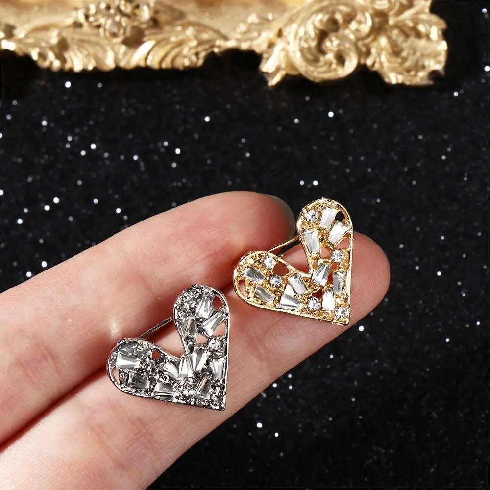 Fanshin Korean Style Heart Brooch Shiny Hollow Out Rhinestone Pin Elegant Alloy Hollow Heart Breastpin Clothing Accessories