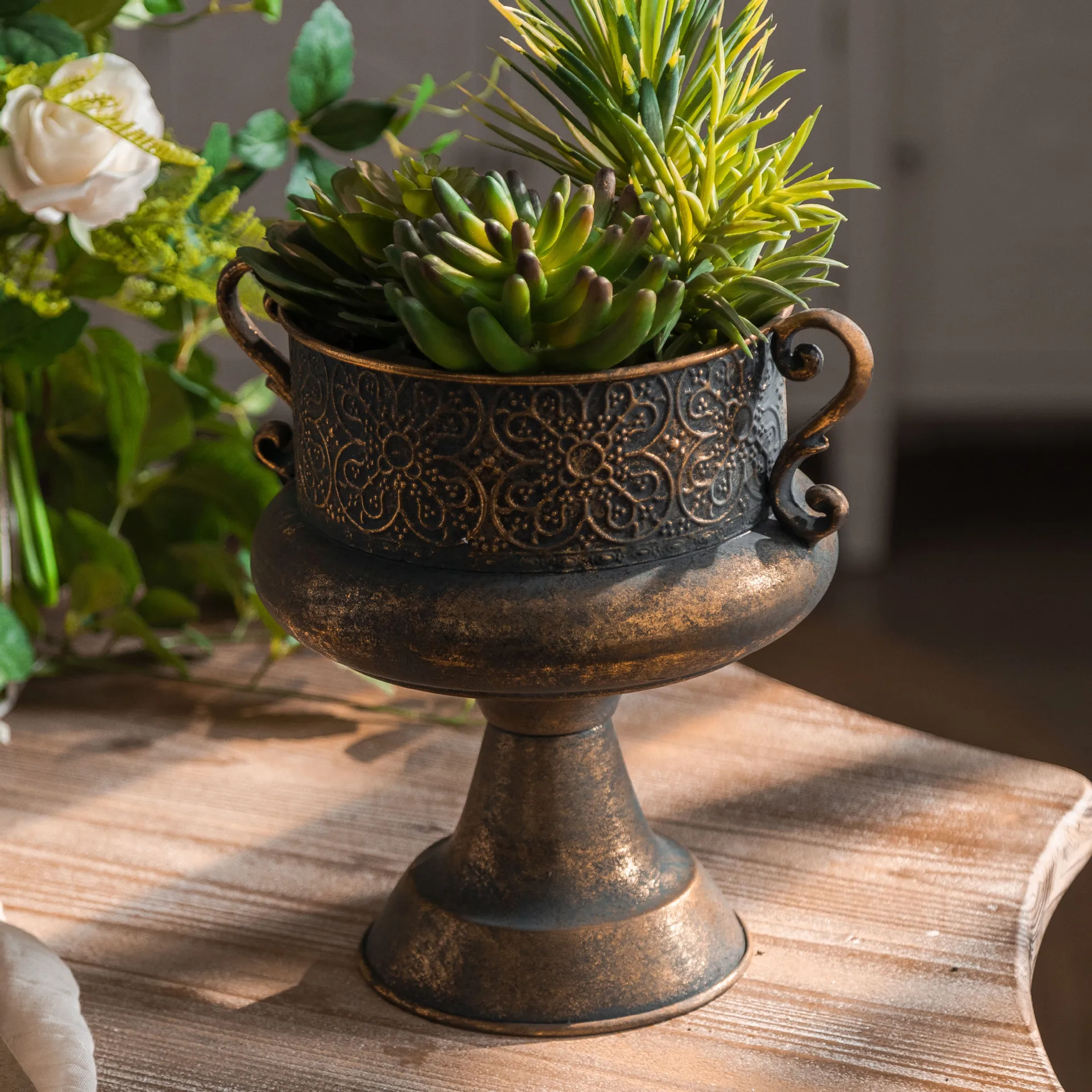 2pcs Antique Iron Art Trophy Shaped Handicrafts Vase for Wedding Decorations