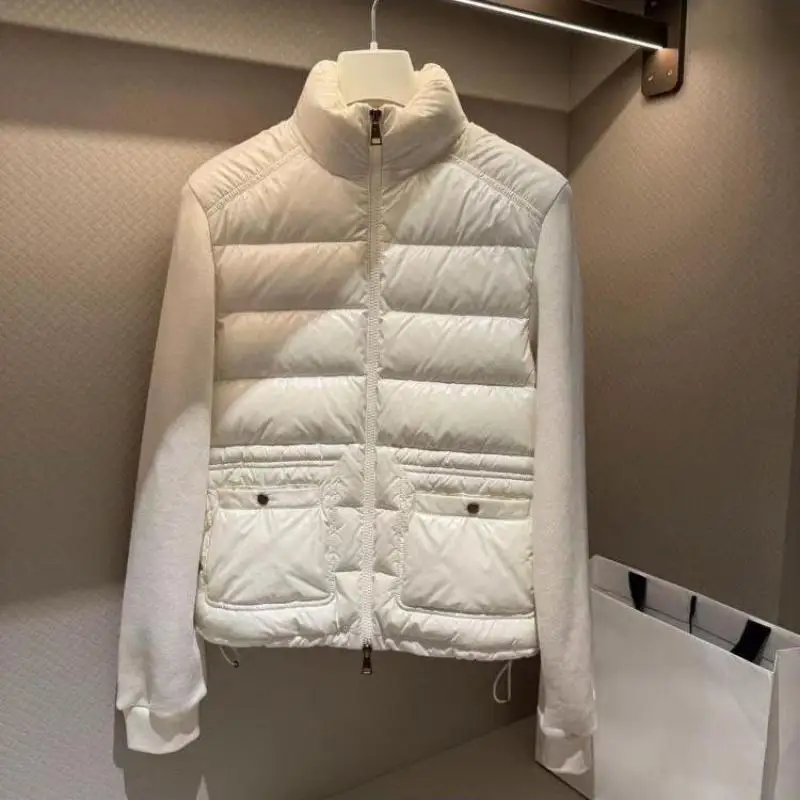 2026 Early Autumn Contrast Elegant Casual Collar Two Pocket Zipper Drawstring Stitching Knitted White Down Jacket For Women