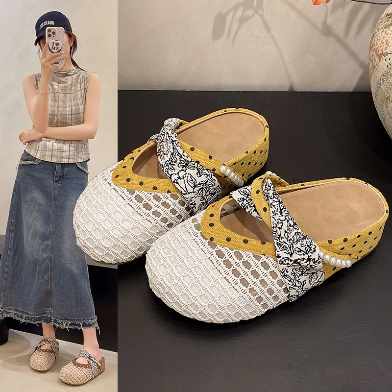 Fashionable mesh breathable woven polka dot thick bottom toe slippers season, versatile with one foot kick, outdoor cool mop