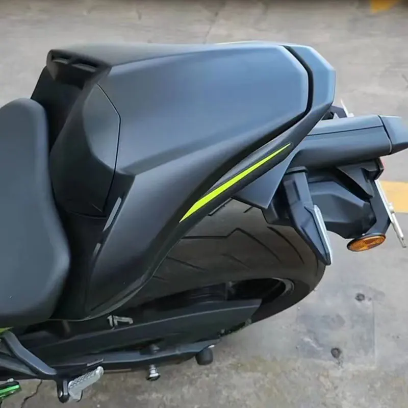 

Для мотоцикла Kawasaki Z900 SE 2017-2024: задний обтекатель-хуп (накладка на сиденье пассажира)