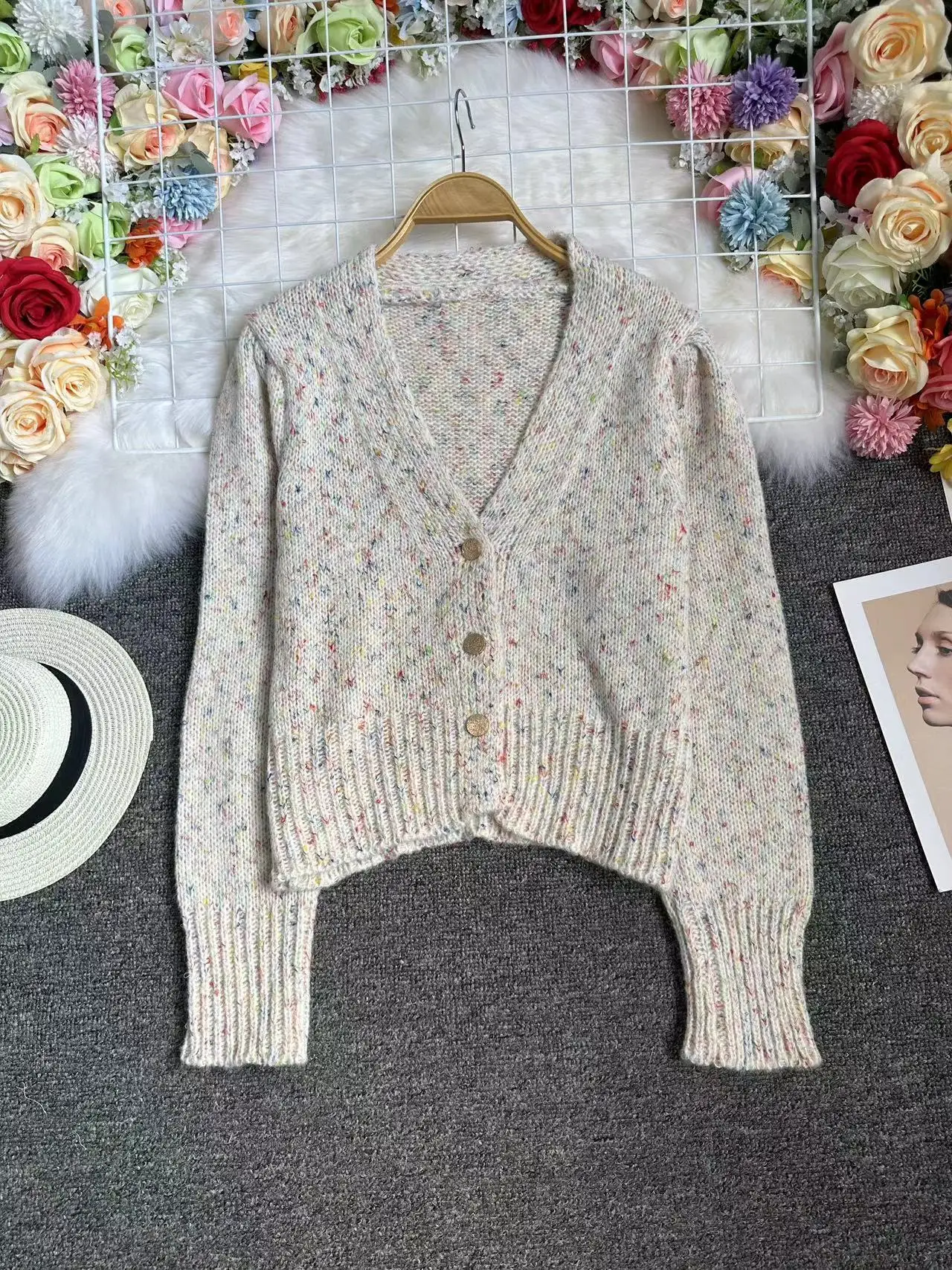 

Retro Anti-Aging Women's Knitted Sweater V-Neck Short Style Autumn Winter New Fashion Chic Personality Korean Version Long Sl...