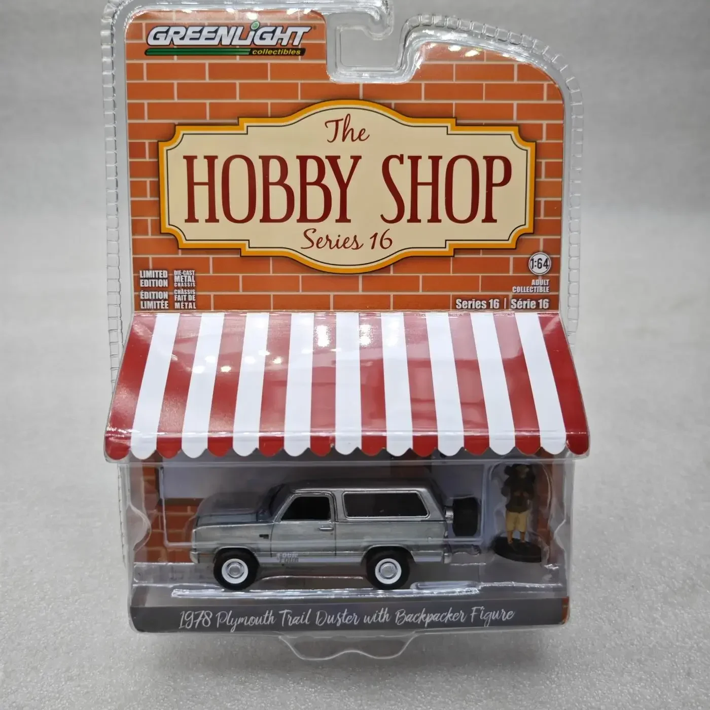 

GreenLight 1:64 1978 Plymouth Trail Duster Collection of simulated car toy model ornaments