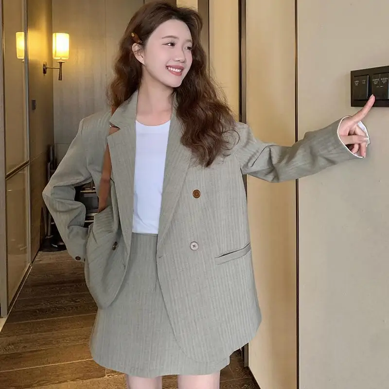 HKSH Primavera Autunno Nuove donne Abiti a righe Tendenza Stile coreano Giacca con bottoni Elegante Casual Ins Gonna corta Set a due pezzi HK12645