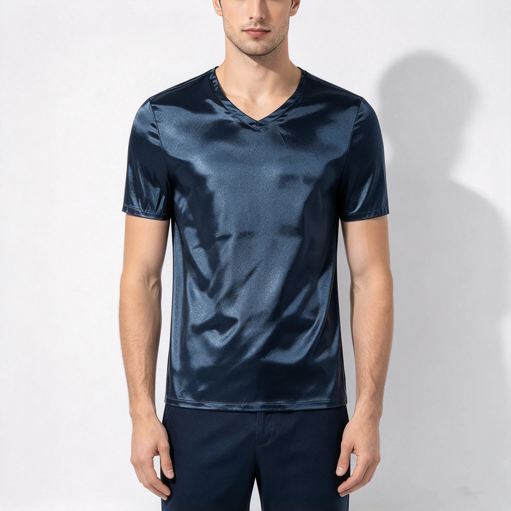 Iiniim Herren-Satin-T-Shirt, Herren-T-Shirt mit V-Ausschnitt und kurzen Ärmeln, lässiges T-Shirt, locker geschnittenes Oberteil für Pyjamas, einfarbig, Freizeitkleidung, Schlafanzug, Oberteile.