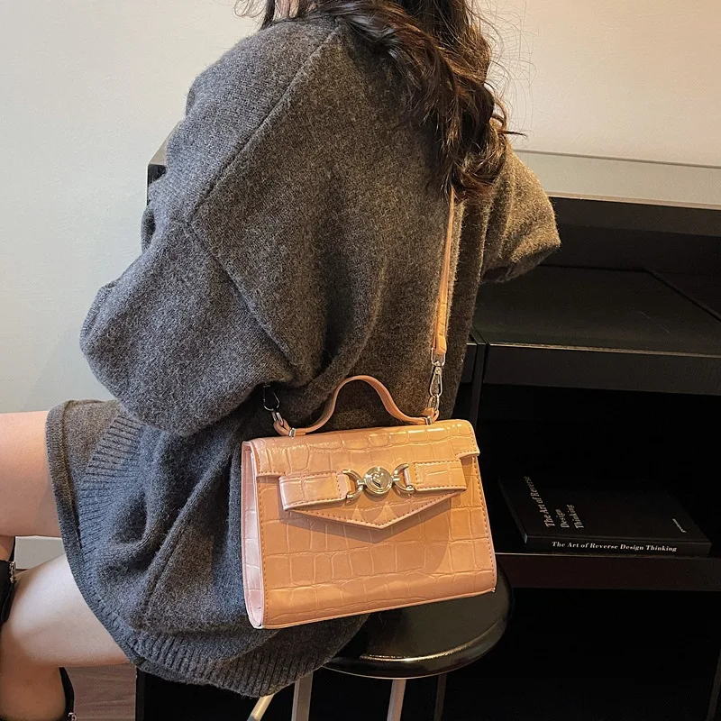 

Winter Hot Sale Popular Small Bag Bag Women's 26 New Trend Fashion Shoulder Armpit Bag Retro Commuter Crossbody Small Square Bag