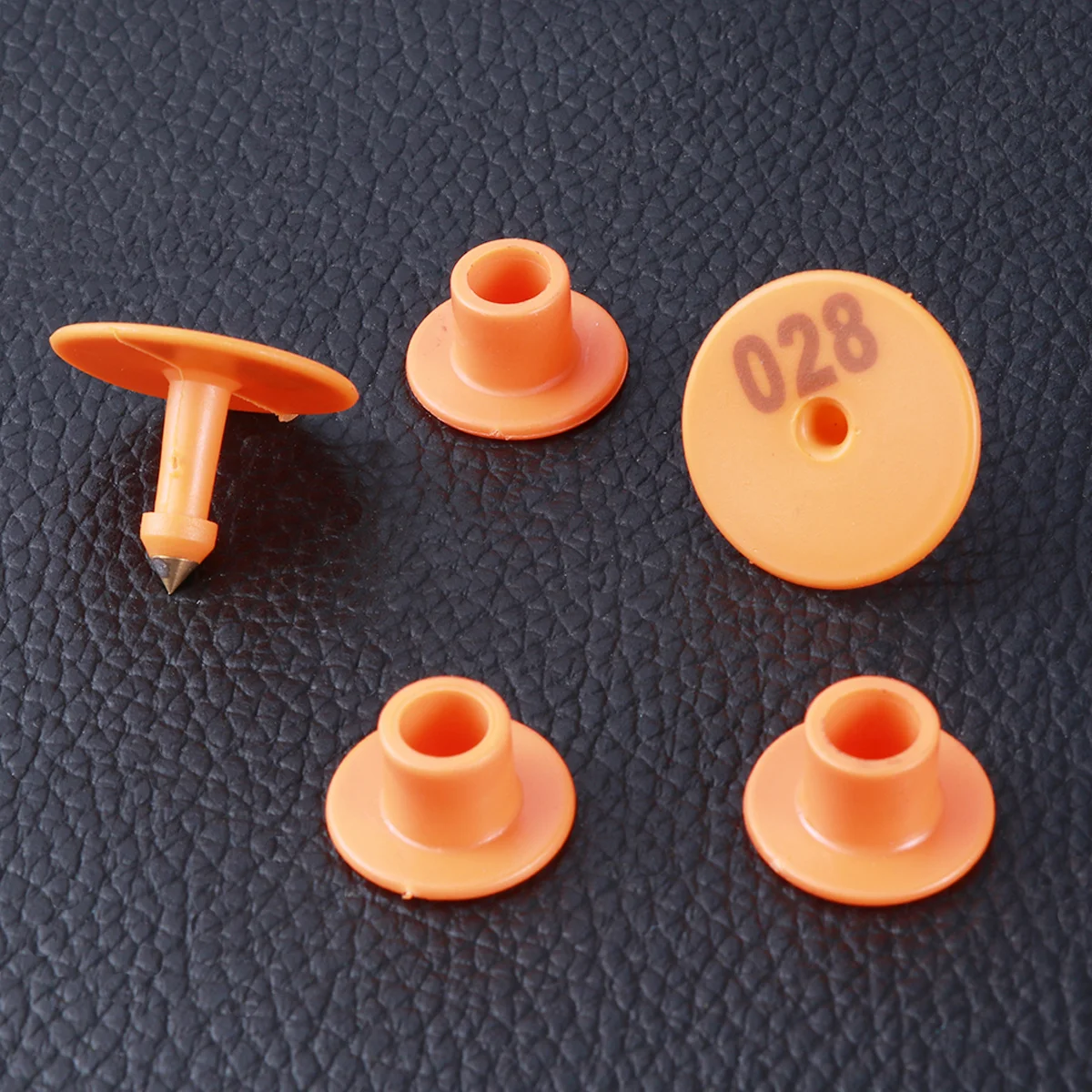 

100Pcs Plastic Livestock Ear Tags 1-100 Sequential Numbering Fool-Proof Design for Pig Cattle Goat Animal Identification Orange