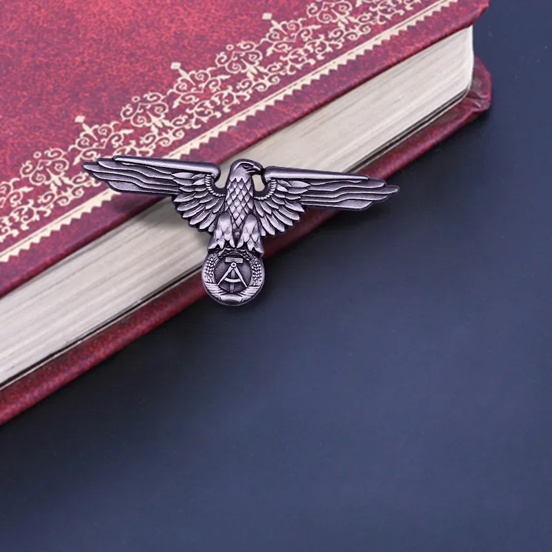 

Top Quality Retro Eagle Badge Pin Accessories Souvenir