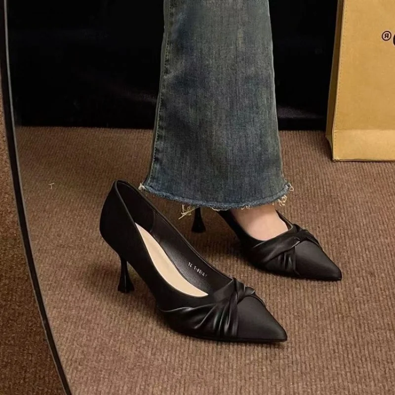 

New stylish and elegant commuting soft leather pointed-toe French-style comfortable shallow evening shoes that don't rub the fee