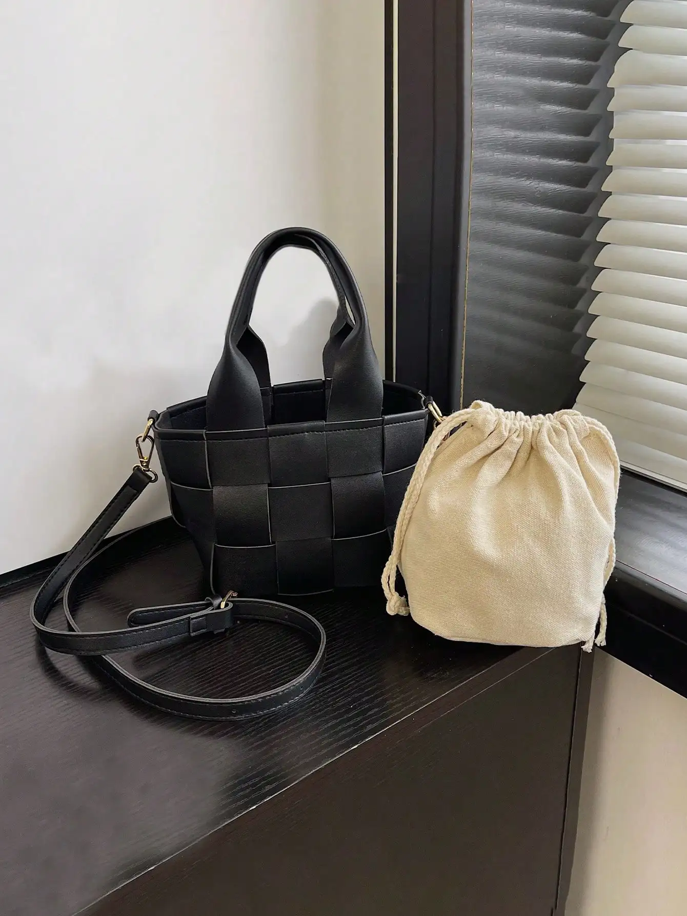 Modische, minimalistische, karierte Bucket Bag, leicht, mit verstellbarem Riemen, Damen-Handtasche mit Tragegriff für Urlaub, Reisen und den Alltag – Detail 16