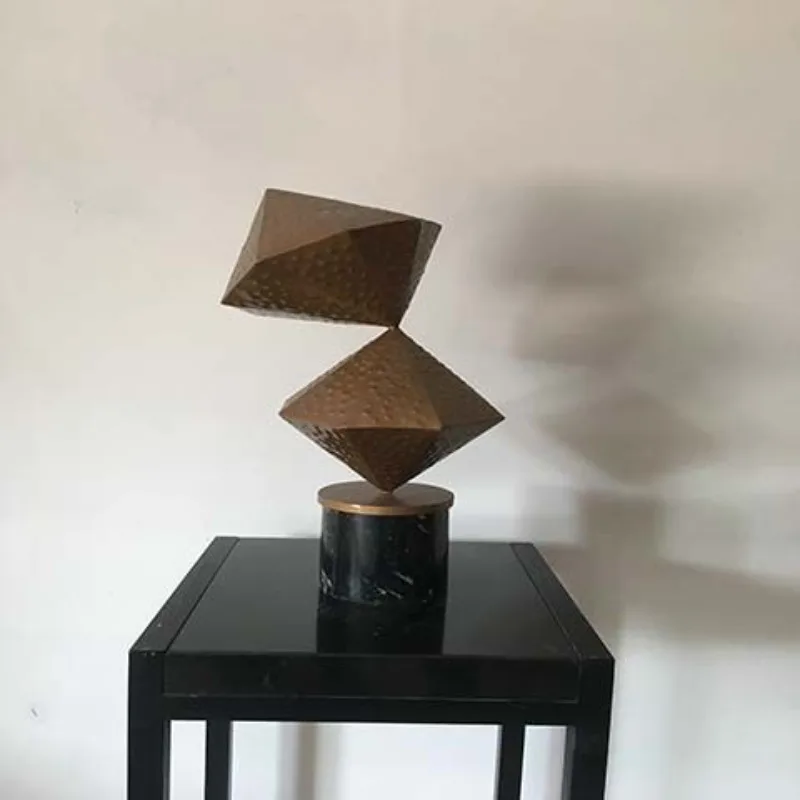 

Creative Metallic Sculpture Ornaments Simple Entrance Hall Decoration Crafts Luxury Geometric Patterns Art Home Decoration