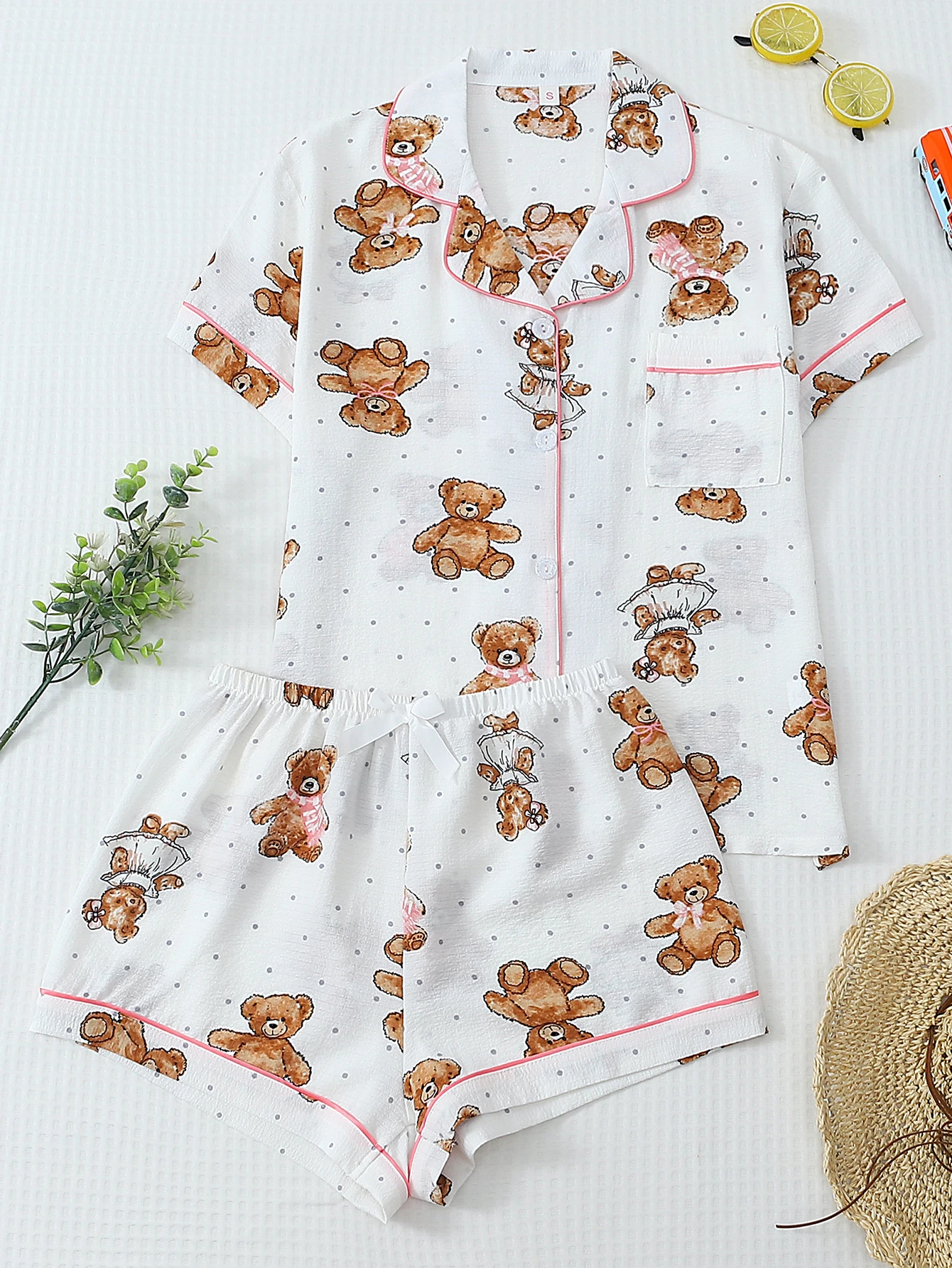 Two-Piece Comfortable Teddy Bear Print Lapel Button Short-Sleeve Top with Pockets and Bow Shorts Spring/Summer Women's Pajama Loungewear Set Suitable for Home Use