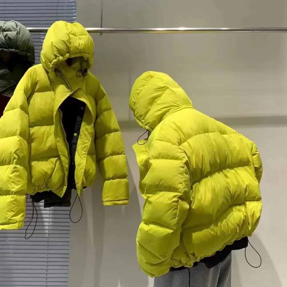 سترة نسائية شتوية لعام 2025 للتنقل مقاومة للرياح من ريش البط الأبيض سترة بغطاء للرأس