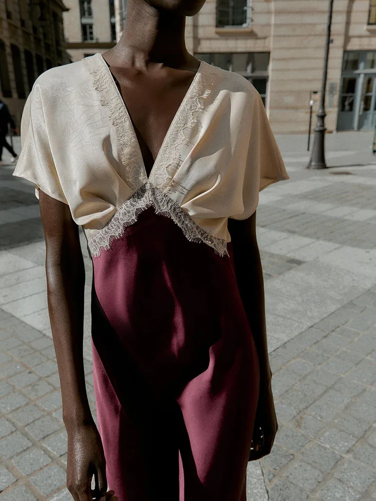 ชุดเดรสผ้าไหมซาตินเนื้อนุ่มลายลูกไม้หวานๆ ทรงเอไลน์ ความยาวปานกลาง เอวสูง ผ้าไหมเนื้อดี คอวี ทรงสวย