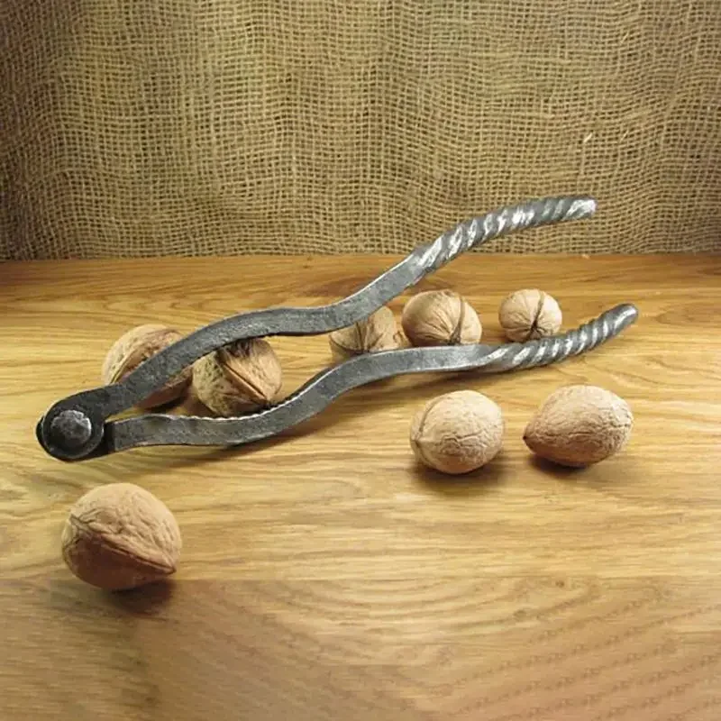 Hand-forged wrought iron walnut clips, multi-functional walnut tools, large and small peach clips, shelled open pliers