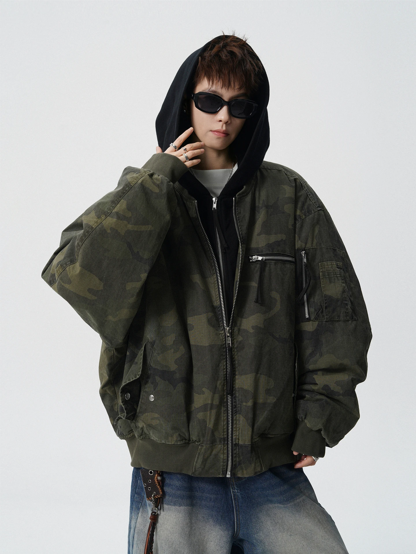 

Теплый тонкий свободный зимний джет с капюшоном в стиле ретро, деконструированный лоскутный дизайн, модный молодежный повседневный камуфляжный па...