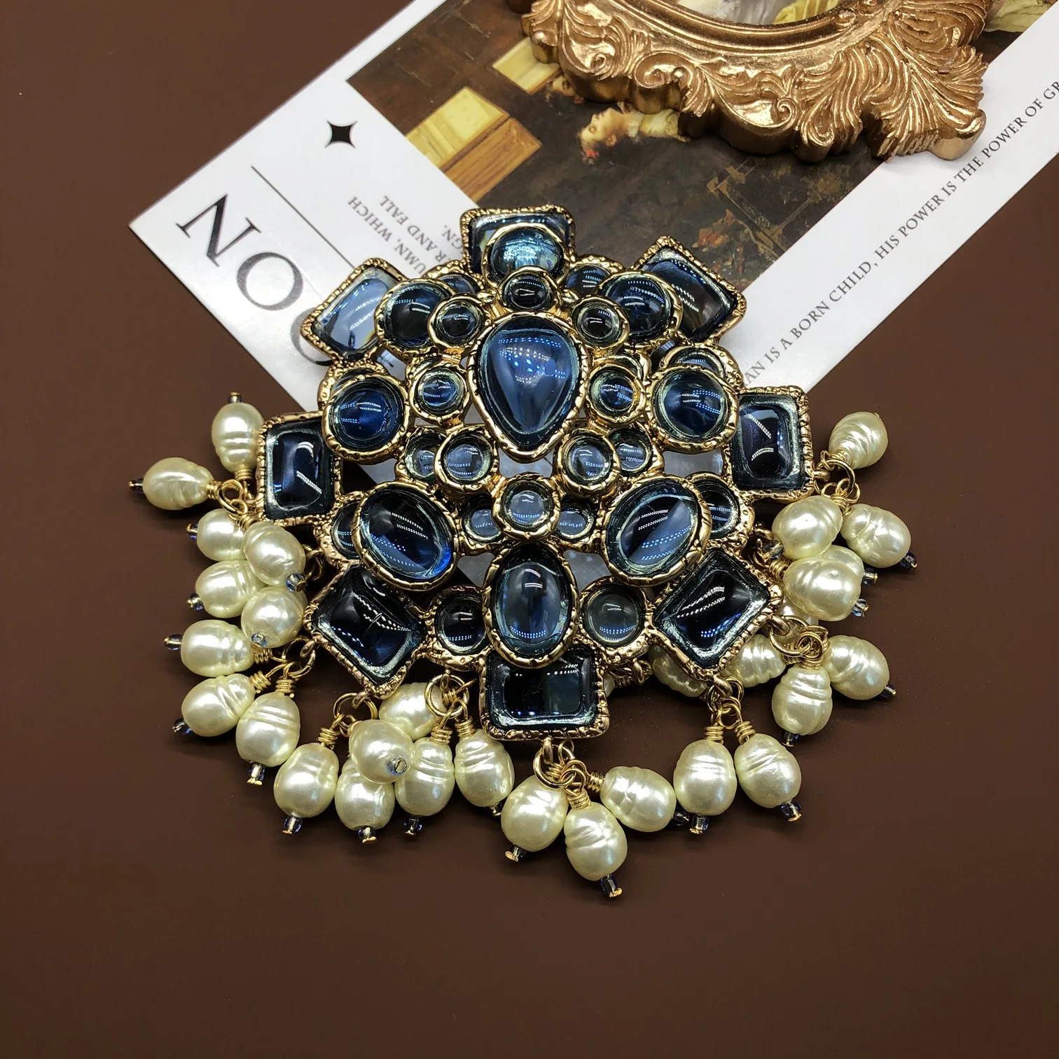 

Броши с жемчугом и кисточками для женщин, в дворцовом стиле, роскошные модные украшения, эффектные аксессуары для банкетов, балов, одежды, булавки, неправильной формы, из стекла