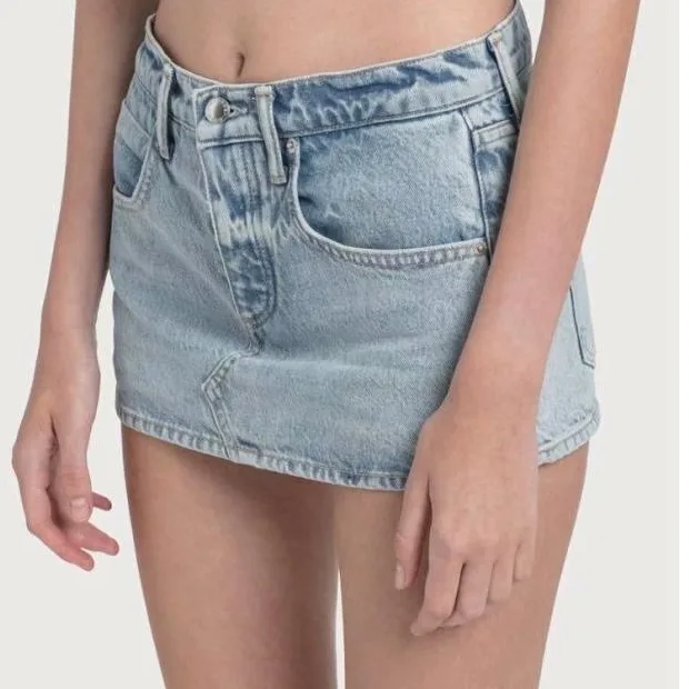 

2024 Summer Sexy Women's Jeans Shorts with Anti-Slip Protection - Show Your Confident and Charming Style