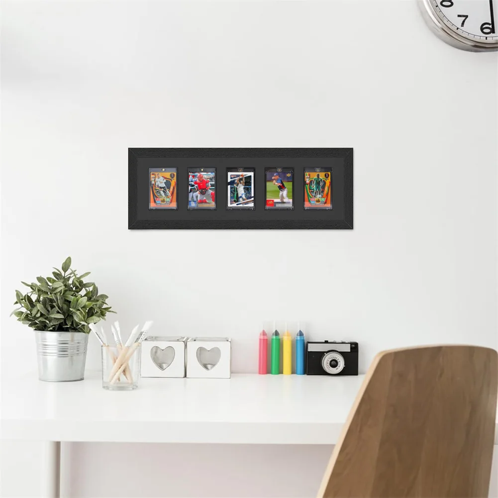 Ramka ekspozycyjna na karty sportowe z drewna, z 3-9 przegródkami, stojak na karty, szafka ochronna.