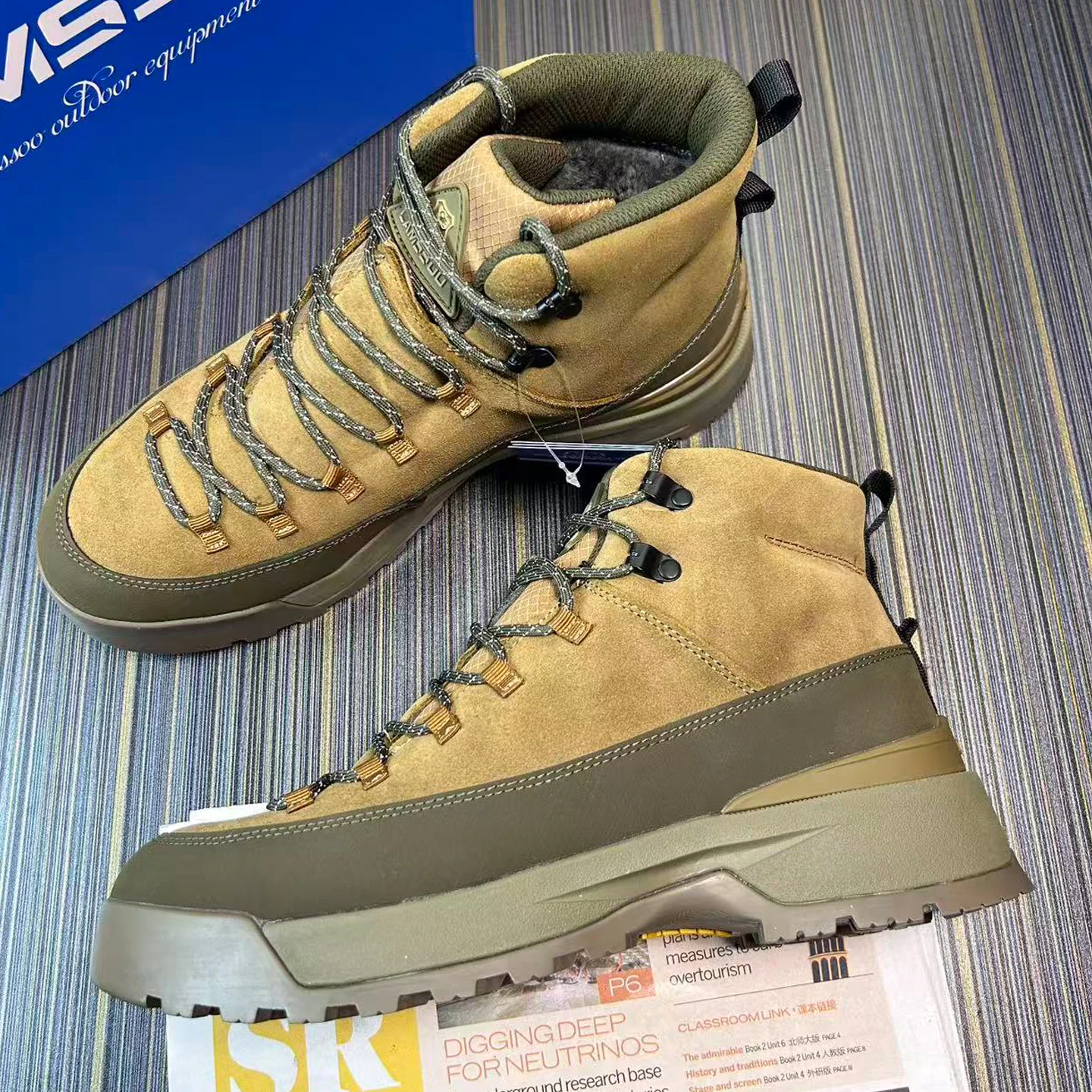 Men's Outdoor Hiking Boots Waterproof Climbing and Trekking Shoes for Hunting Comfortable and Versatile Unisex Hiking Footwear