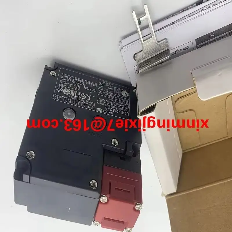 new D4NL-1AFG-B D4NL-2AFG-B  D4NL-2GFA-B D4NL-4GFA-B D4NL-2DDA-B D4NL-4DDA-B  Electromagnetic locking safety door switch
