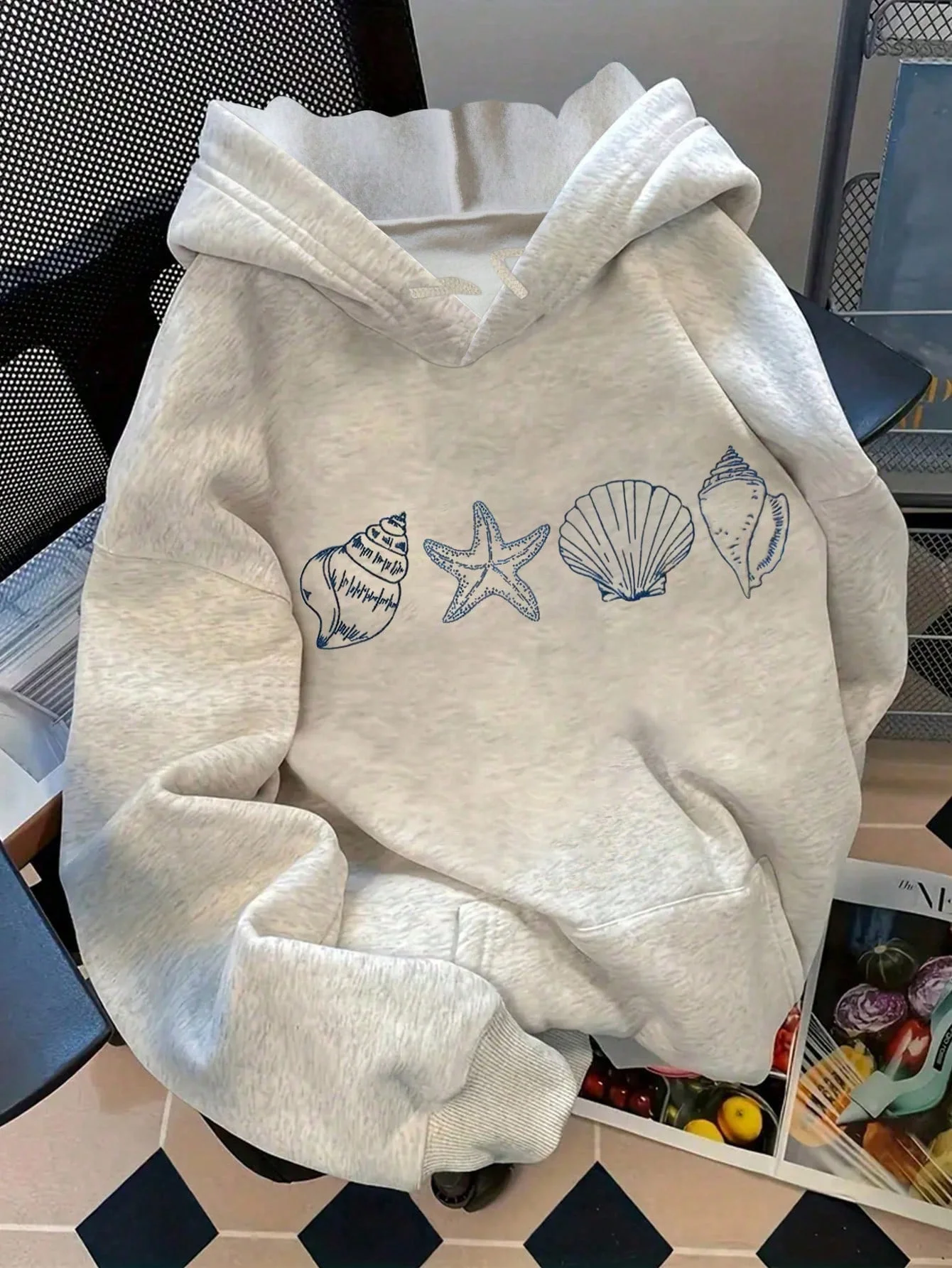 2025 Otoño/Invierno Sudadera con capucha con estampado de concha náutica gris y estrella de mar para mujer, jersey con logotipo de concha, ropa informal suave, ropa de otoño e invierno