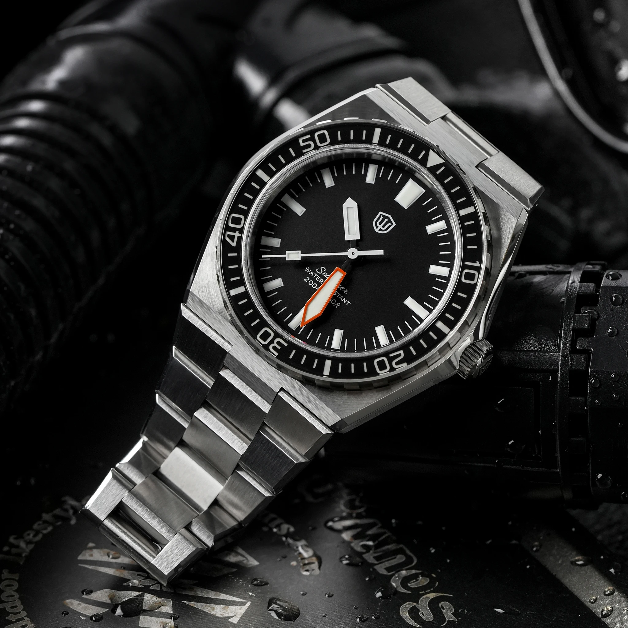 Watchdives WD0017C 41mm Quartz Dive Watch Sapphire Crystal 200M Waterproof Ronda 515 VH31 Sweep Second BGW9 Lume Stainless Steel