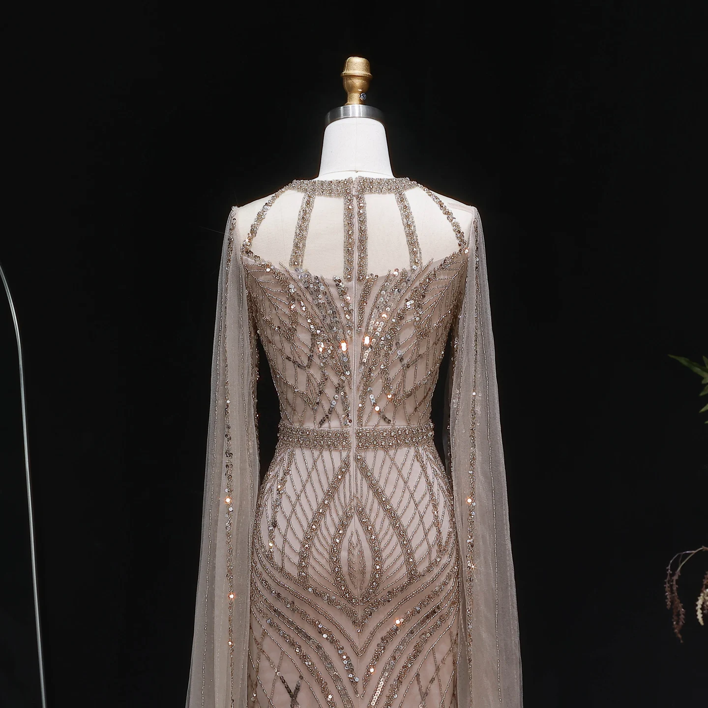 Sharon Said Luxuriöses Rosa O-Ausschnitt Etuikleid mit Cape-Ärmeln, Paillettenbesetztes Abendkleid für Damen SS126 Maßanfertigung – Detail 17
