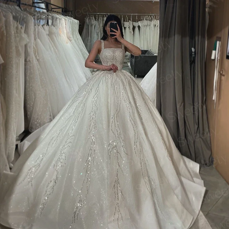 สแควร์ชุดแต่งงาน Organza เย็บปักถักร้อยประดับด้วยลูกปัด Ball Gown แขนกุดชุดเจ้าสาวปุ่ม Vestido De Novia ที่กําหนดเอง