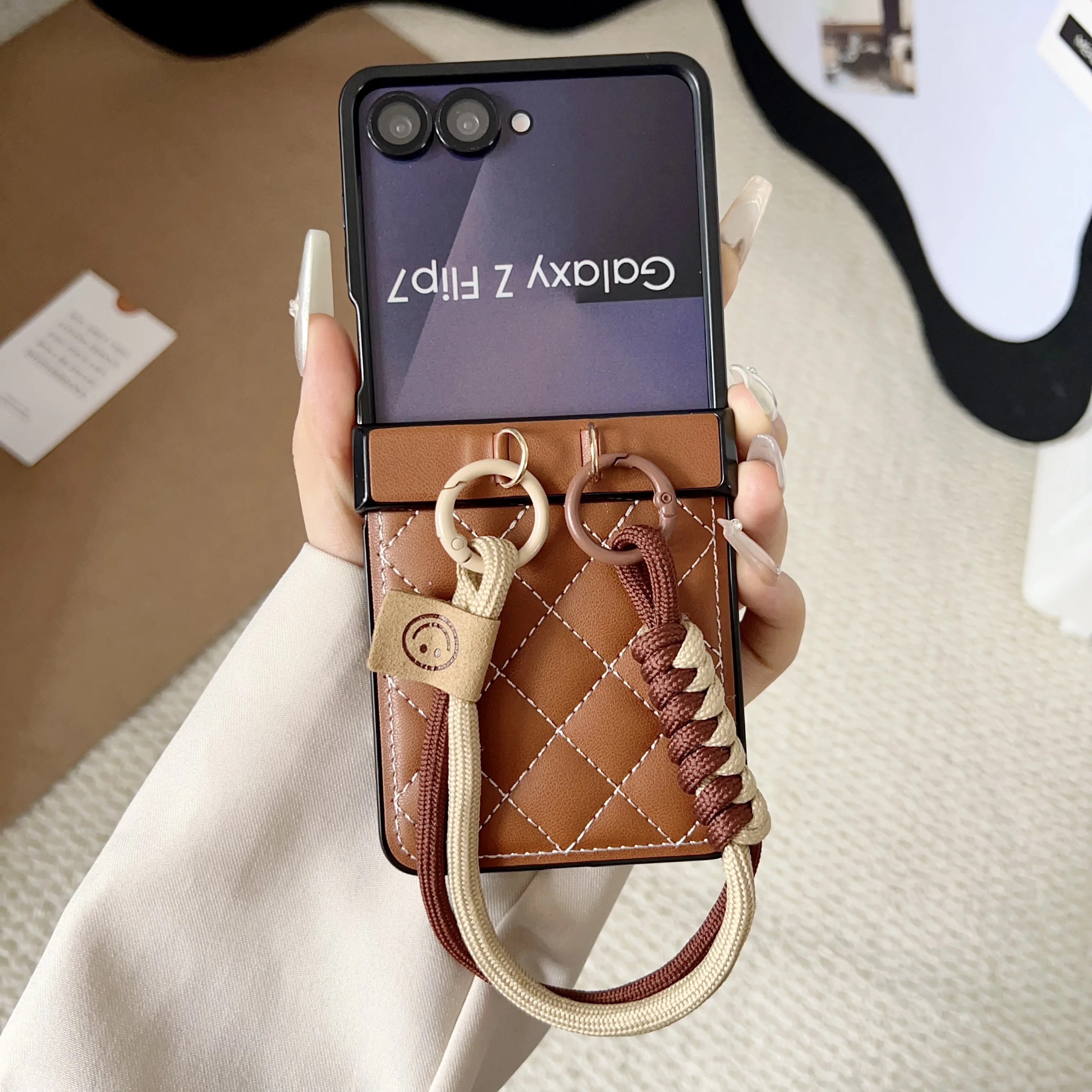Rhombus Retro Handgelenkschlaufe PU-Leder Handyhülle für Samsung Galaxy Flip 7 FE 6 5 4 3 Flip7 stoßfeste Scharnierabdeckung