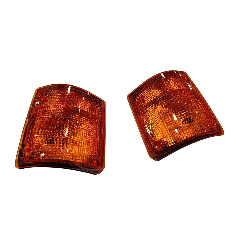 Suitable for Nissan TITAN T3500 T4000 1994 to 2000 models with yellow front corner lights 2PCS