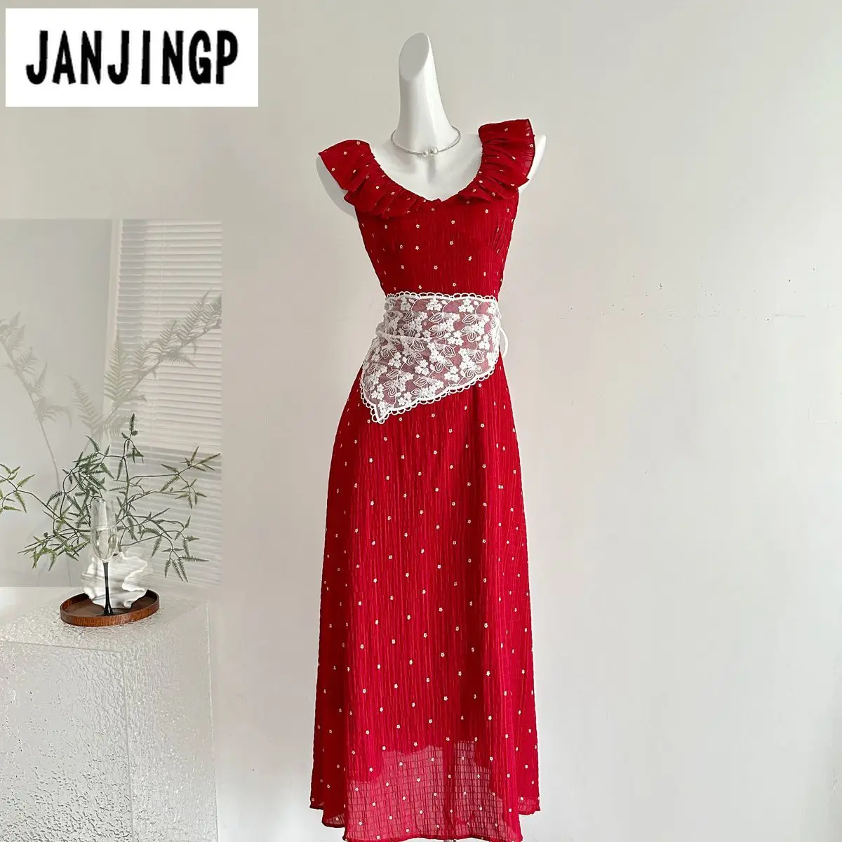 

Spring letter French retro temperament V-neck small flying sleeve red dress summer new Regulai Fit